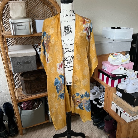 Beautiful Flowy Gold Blue Kimono by Woven Heart ONE SIZE - Picture 13 of 16